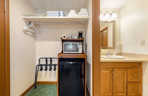 Lincoln House | Charming and casual motel in a great location with shared resort amenities