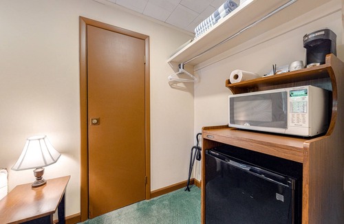 Lincoln House | Charming and casual motel in a great location with shared resort amenities