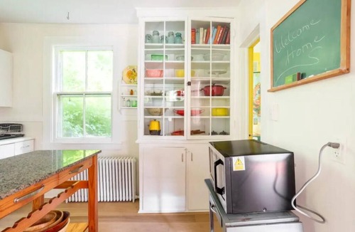 West Cornwall House | Charming and Relaxing 4br Farmhouse for Group Getaway