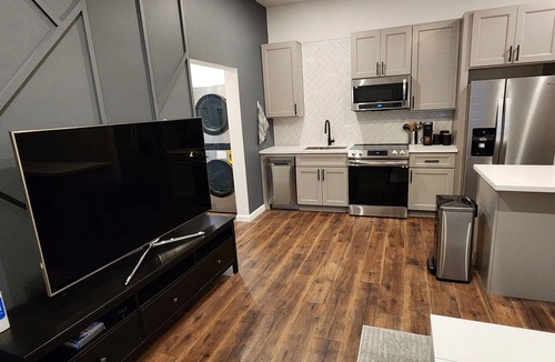 Barker House | Charming, BRAND NEW, complete guest house 2/1 w, Full kitchen, laundry, & living