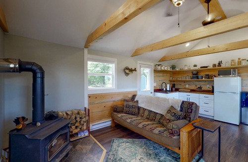 Bath Cabin | Charming Cabin minutes from Keuka Lake