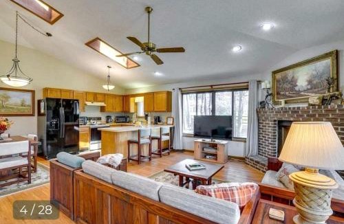 The Woods House | Charming Cabin on Golf Course with Fireplace & Resort Perks in Hedgesville, West Virginia
