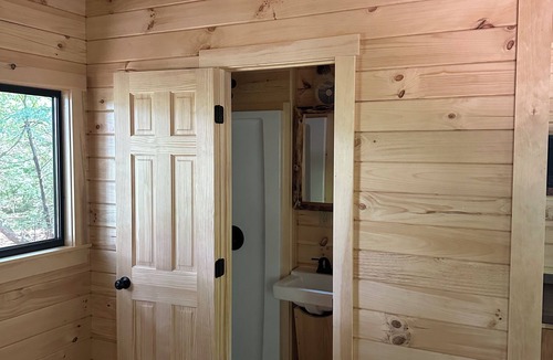 Chocorua Cabin | Charming cabin with AC in the White Mountains nTamworth Nh