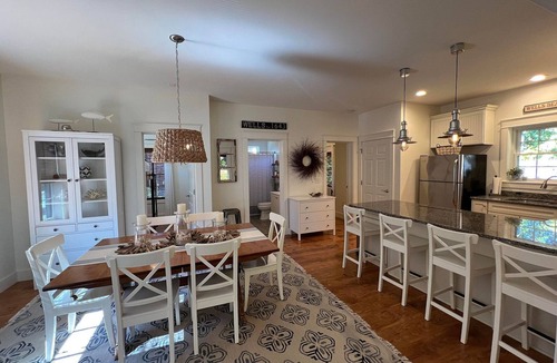 Wells Cottage | Charming Coastal Cottage 5 Minute Drive to Wells Beach