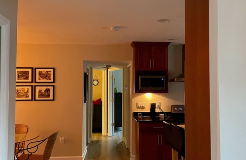Arundel on the Bay House | Charming Cottage by the Bay with Hot Tub, Gourmet Kitchen & Community Beach