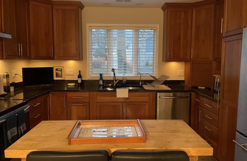 Arundel on the Bay House | Charming Cottage by the Bay with Hot Tub, Gourmet Kitchen & Community Beach