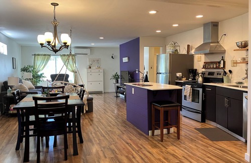 Bryn Mawr-Skyway Cottage | Charming cottage in superb Seattle with AC, WiFi, and all the comforts of home.