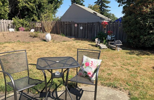 Bryn Mawr-Skyway Cottage | Charming cottage in superb Seattle with AC, WiFi, and all the comforts of home.