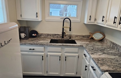 Pine Point House | Charming Cottage Steps to Pine Point Bch - 1 mile OOB outside Scarborough w/AC