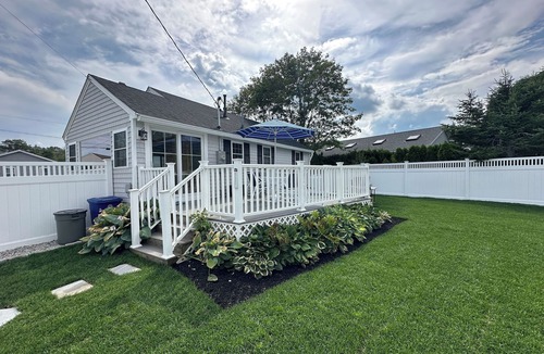 York Harbor Cottage | Charming Cottage w/WiFi, AC in York, Walking Distance to Long Sands Beach