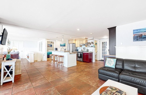 Oceanside Apartment | Charming, dog-friendly historical home with gorgeous ocean views