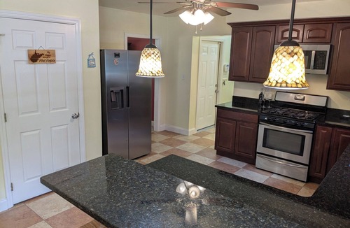 Dellslow House | Charming, family-sized house in private neighborhood. 5 mins drive to downtown!