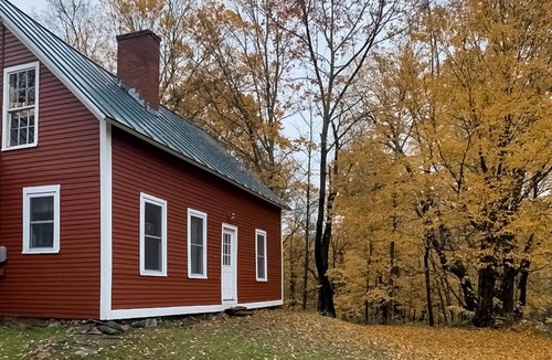 Woodstock Cabin | Charming farmhouse, dog friendly, Appalachian trail access