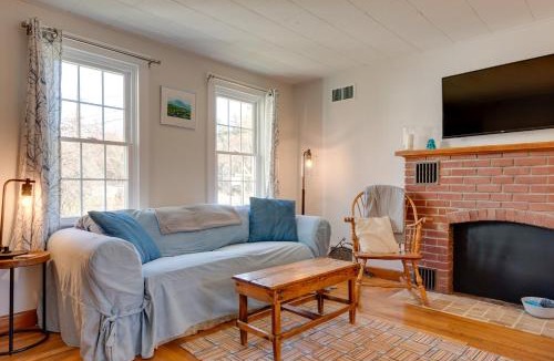 East Burke House | Charming Farmhouse Walk to Village and Trails!