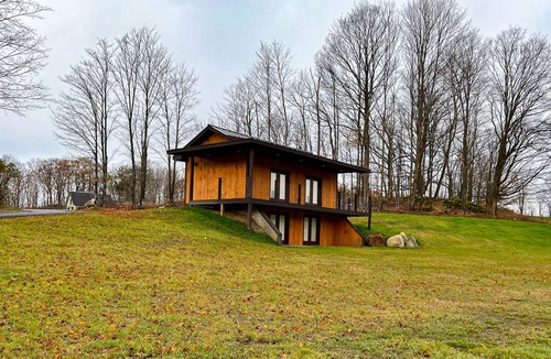 Chittenden County House | Charming getaway for two with fast WiFi, full kitchen, deck, & shared firepit