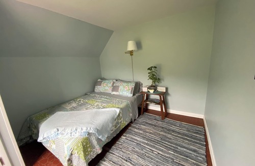 Oxford Other | Charming Historic 4 Bdrm Farmhouse AC secluded, centrally located, fishing pond