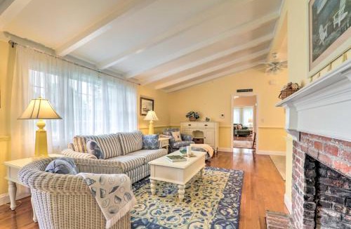 Hyannis Port House | Charming Hyannis Cottage 1 Mi to Beach!