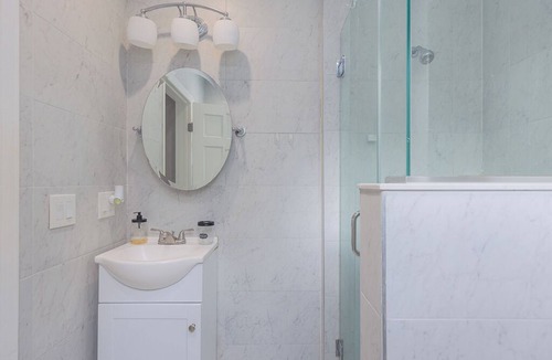 Warwick Hotel | Charming Inn Steps away from Downtown Warwick only an Hour away from NYC
