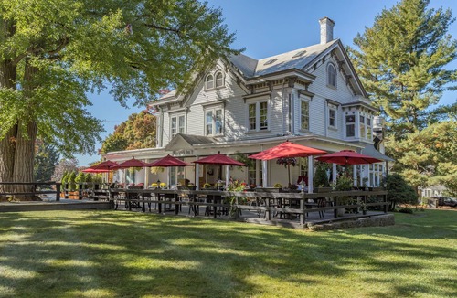Warwick Hotel | Charming Inn Steps away from Downtown Warwick only an Hour away from NYC