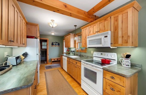 Woodgate House | Charming Lakeside Cottage on White Lake - The Brand New Little Evergreen Cottage