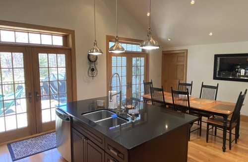 Windham House | Charming Mountain Retreat Lg Mod/Kit on Stream/Fire-pit/Hot Tub