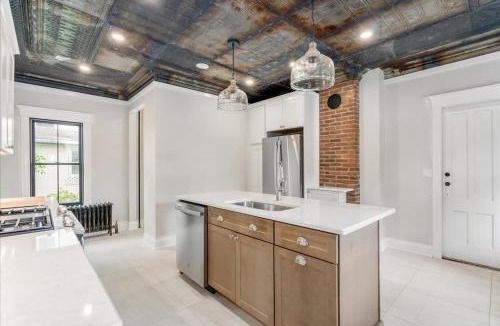 Saratoga Springs House | Charming Newly Renovated House Next Door to Track