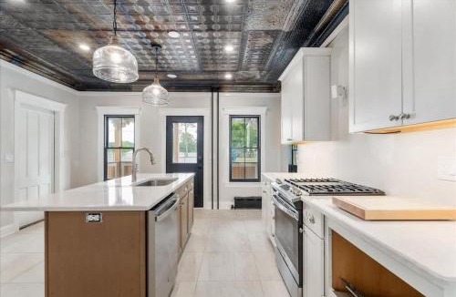 Saratoga Springs House | Charming Newly Renovated House Next Door to Track