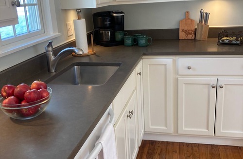 Dorset Cottage | Charming pet-friendly, Meadow View Cottage in heart of historic Dorset VT!