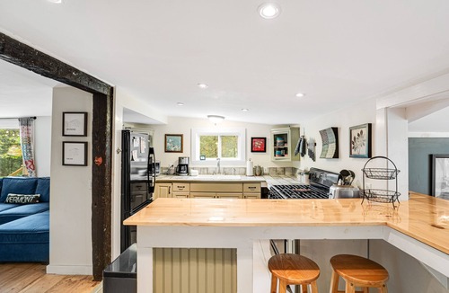 East Dover House | Charming Private Cabin w/Full Kitchen & High-Speed WiFi - Near Mountain