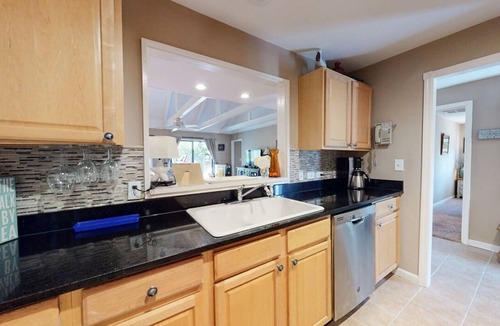 Palmetto Dunes Condo | Charming Queens Grant Villa | Steps to Trails, Beach & Lagoon Adventures