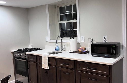 Coraopolis Apartment | Charming River Front 1-bedroom apartment in delightful Coraopolis with AC, WiFi