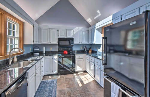 Saco House | Charming Saco Home w/Deck, 5 Mi to Beach!