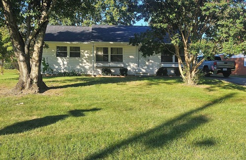 Salem House | Charming Salem Getaway – Comfortable, Convenient, and Close to It All