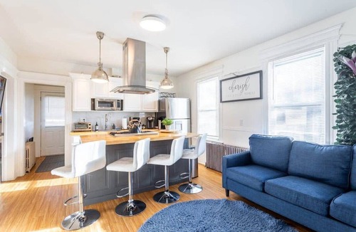 Fairfield Apartment | Charming &Spacious 3BD, 1BA, Fam-Friendly-Yard&Porch