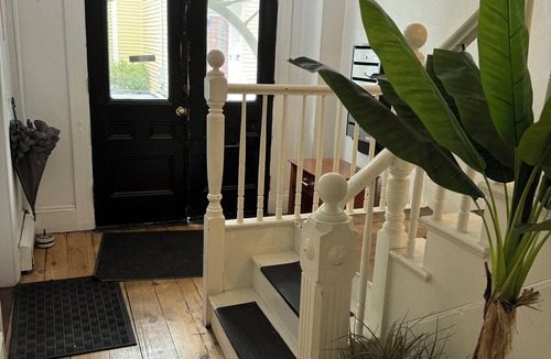 Salem Apartment | Charming studio apartment in lovely down town Salem with WiFi & Cable