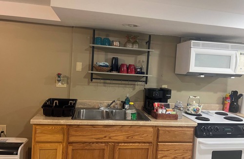 Fairlea Apartment | Charming studio with WiFi/hotub/pool in fabulous Lewisburg