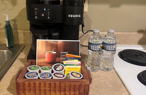 Fairlea Apartment | Charming studio with WiFi/hotub/pool in fabulous Lewisburg