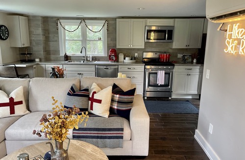 Mount Tabor Cabin | Charming, Sweet Cottage Danby Manchester, Stratton, Bromley, Dorset, Okemo