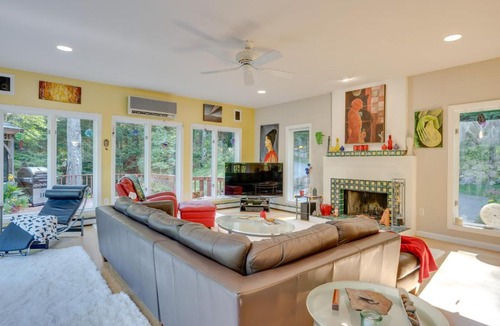 Thornton House | Charming Thornton Escape with Sauna and Gazebo!