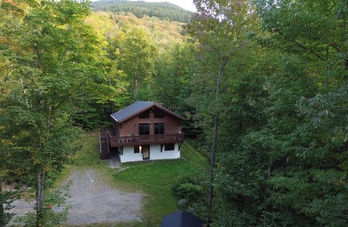 Franconia Ski Chalet | Charming, Timber framed, Mountain Chalet near Cannon Mountain - Whole house AC!