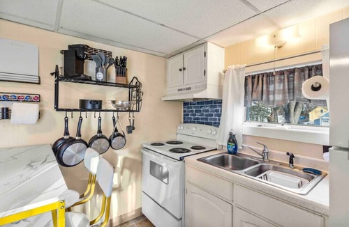 Dover Apartment | Charming & Tranquil ~ Near Downtown & River ~ Pkg!