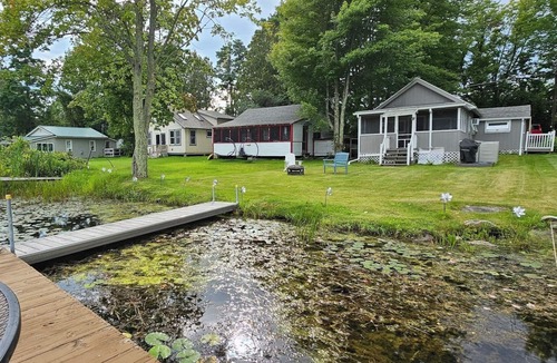 Monkton Cottage | Charming vintage cottage with a 50s vibe just steps away from Cedar Lake!