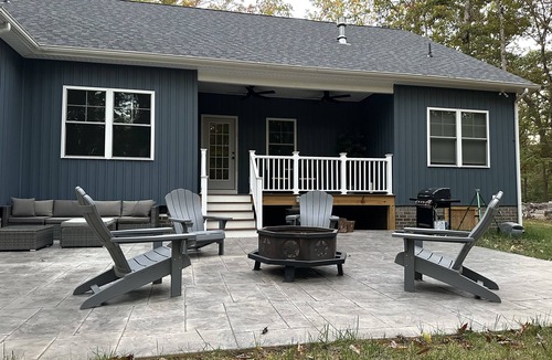 Macon House | Charming wooded home away from home