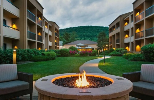 Mahwah House | Check out Ramapo Valley County Reservation! 4 Units with FREE Parking! Pool!