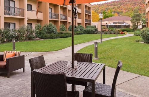 Mahwah House | Check out Ramapo Valley County Reservation! 4 Units with FREE Parking! Pool!