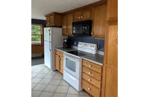 Pittsburg Cabin | Cheerful 3-bedroom Cabin w/Trail and Lake Access