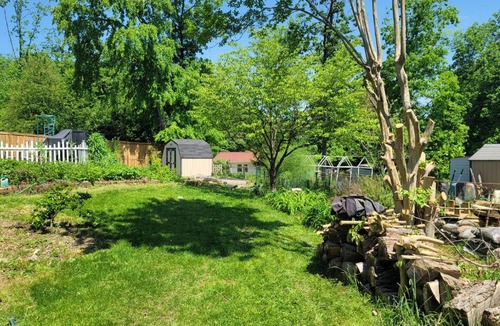 Woodbridge House | Cheerful 4-bedroom house with backyard