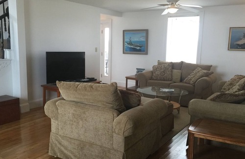 Upper Fairmount House | Chesapeake Bay family retreat - crab, fish, swim, and boat. 70' Private beach