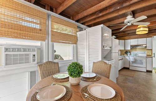 Old Lyme House | Chic Coastal Retreat with Short Walk to Beach