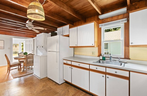 Old Lyme House | Chic Coastal Retreat with Short Walk to Beach
